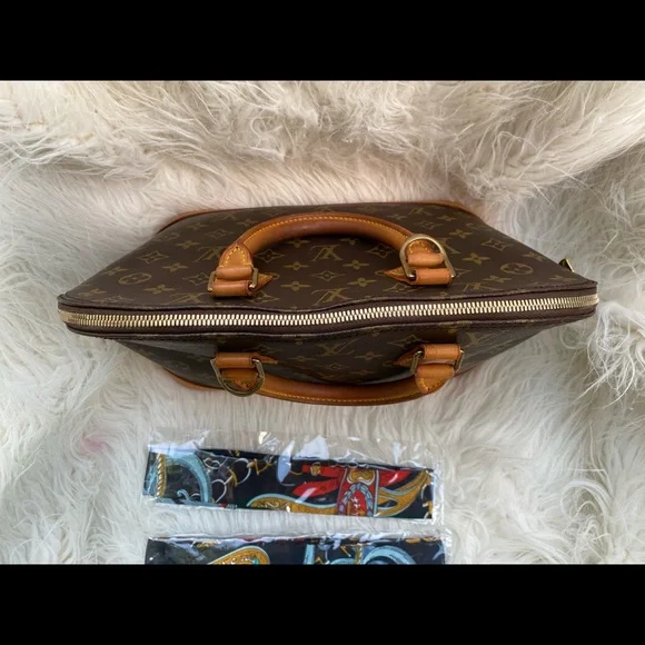 Louis Vuitton Alma PM - Picture 6 of 11